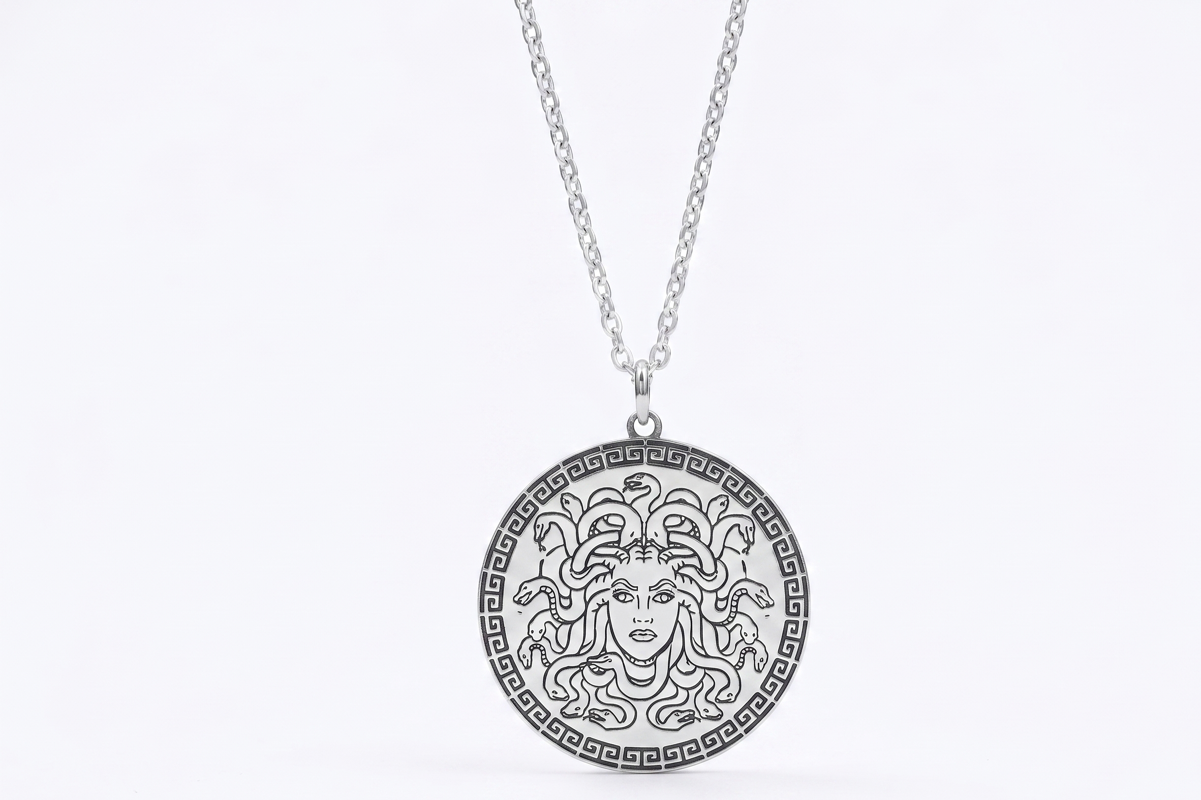 Medusa's Charm Necklace - Enchanting Mythology Design to Inspire Confidence