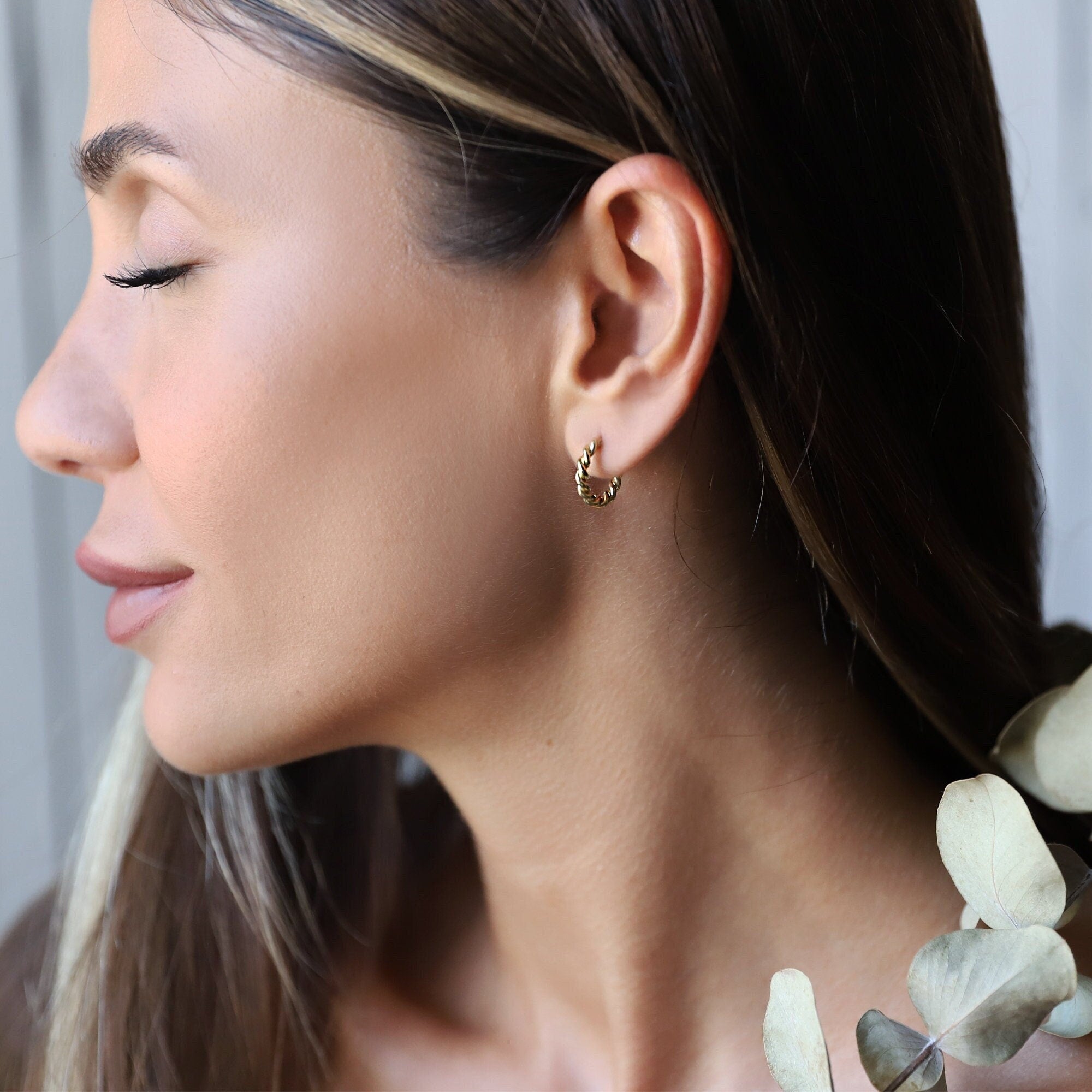 Dainty Luxe Huggies - Sleek Gold Hoop Earrings for Effortless Elegance