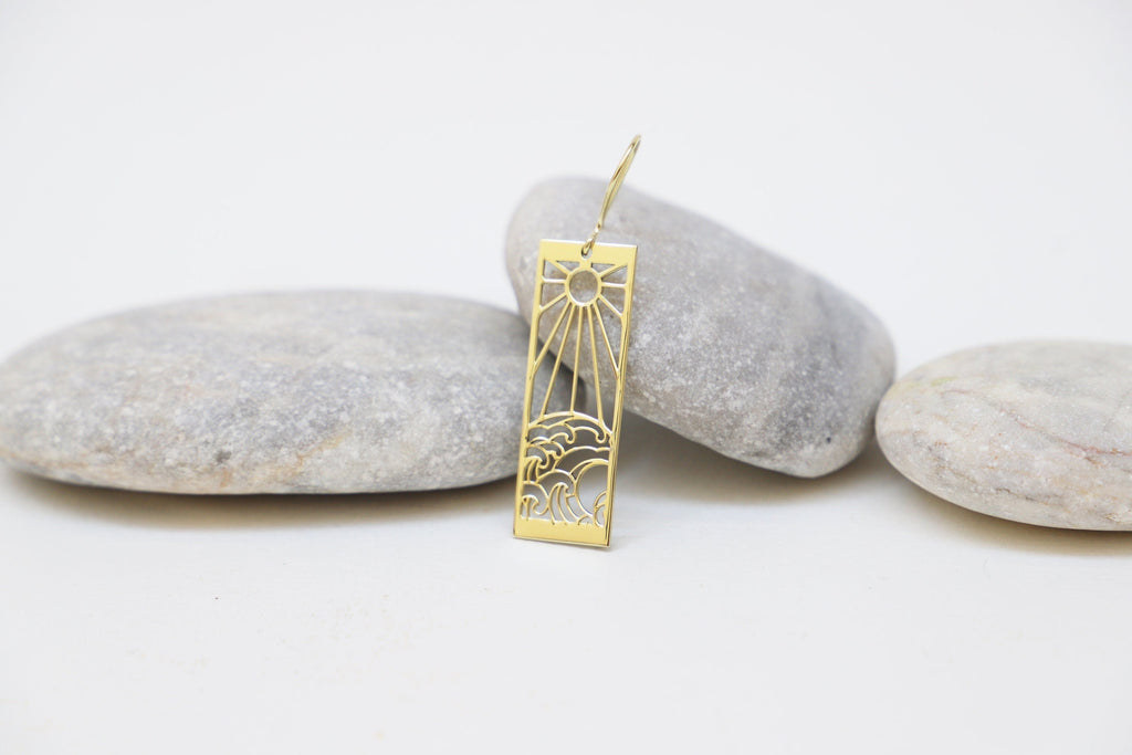 OceanVibe Sun & Wave Earrings - Embrace the Spirit of Adventure