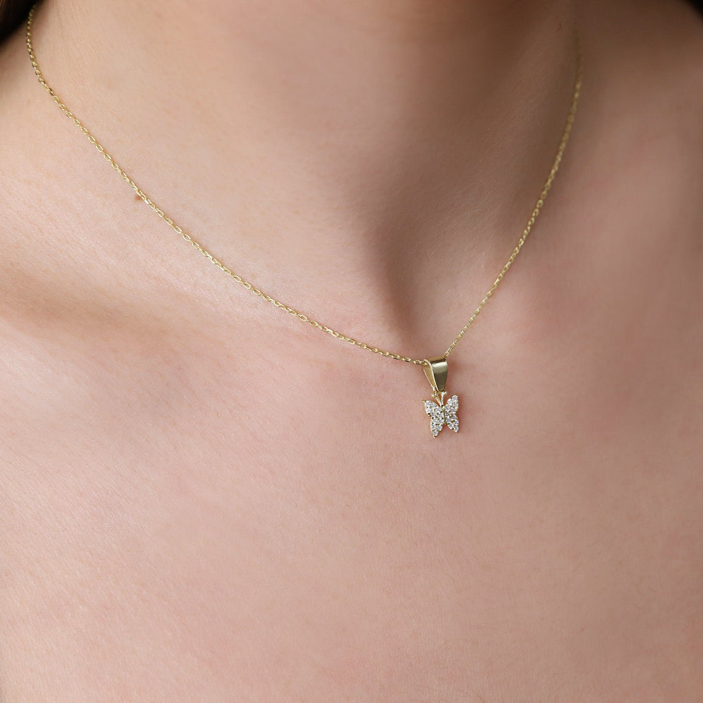 Glimmering Butterfly Necklace - Dazzling Charm with Elegant Design