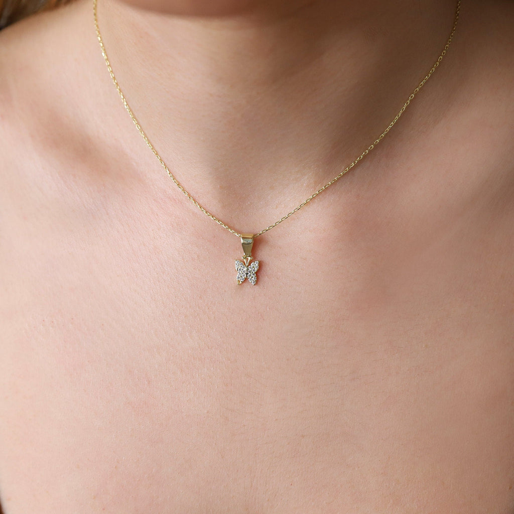 Glimmering Butterfly Necklace - Dazzling Charm with Elegant Design