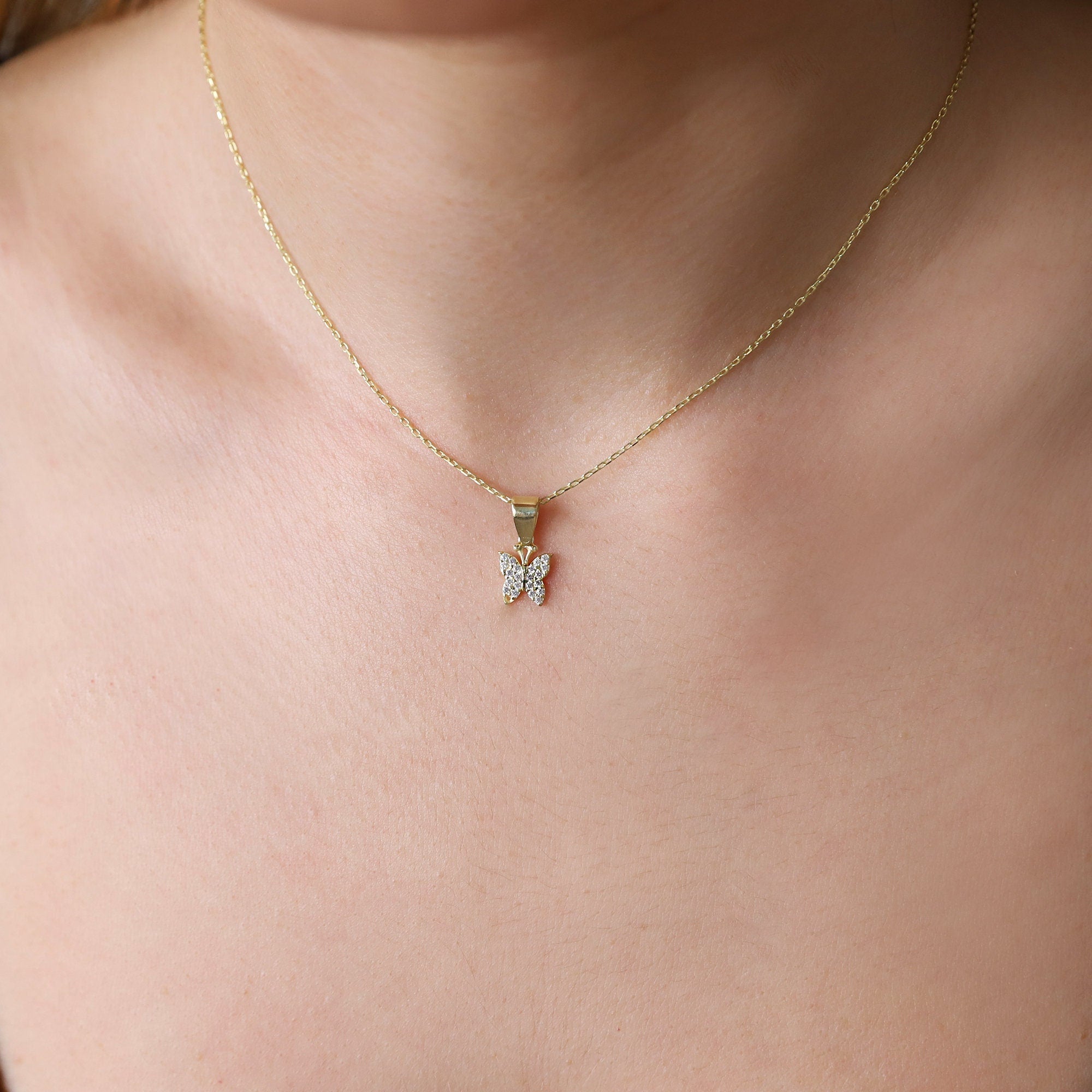 Glimmering Butterfly Necklace - Dazzling Charm with Elegant Design