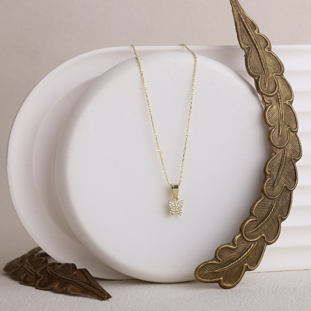 Glimmering Butterfly Necklace - Dazzling Charm with Elegant Design