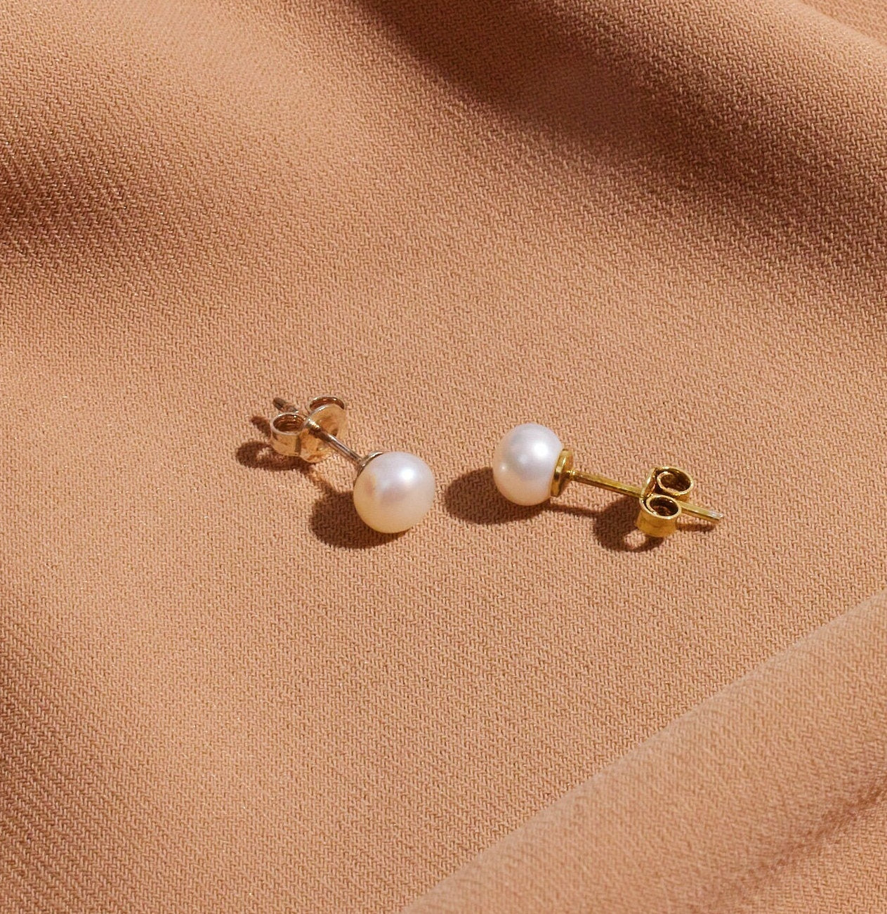 Elegant Gems Pearl Stud Earrings - Timeless Elegance for Every Occasion