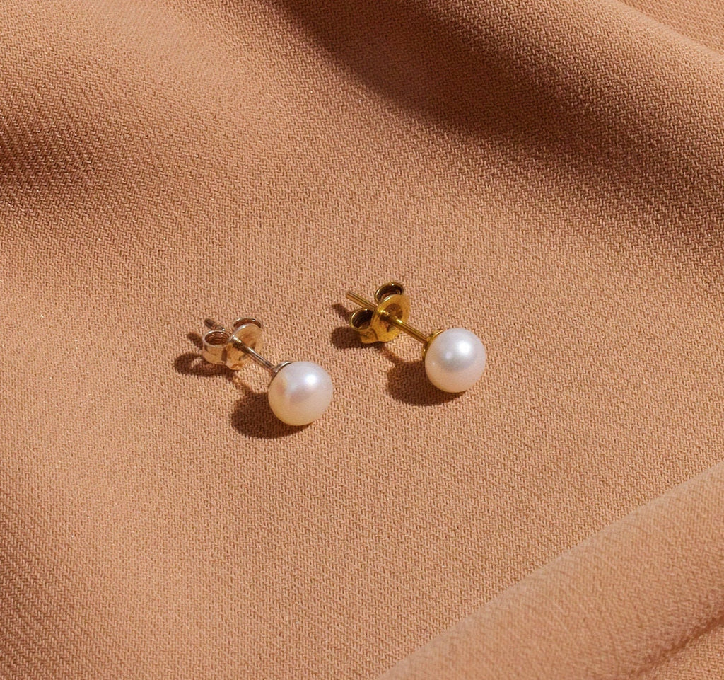 Elegant Gems Pearl Stud Earrings - Timeless Elegance for Every Occasion