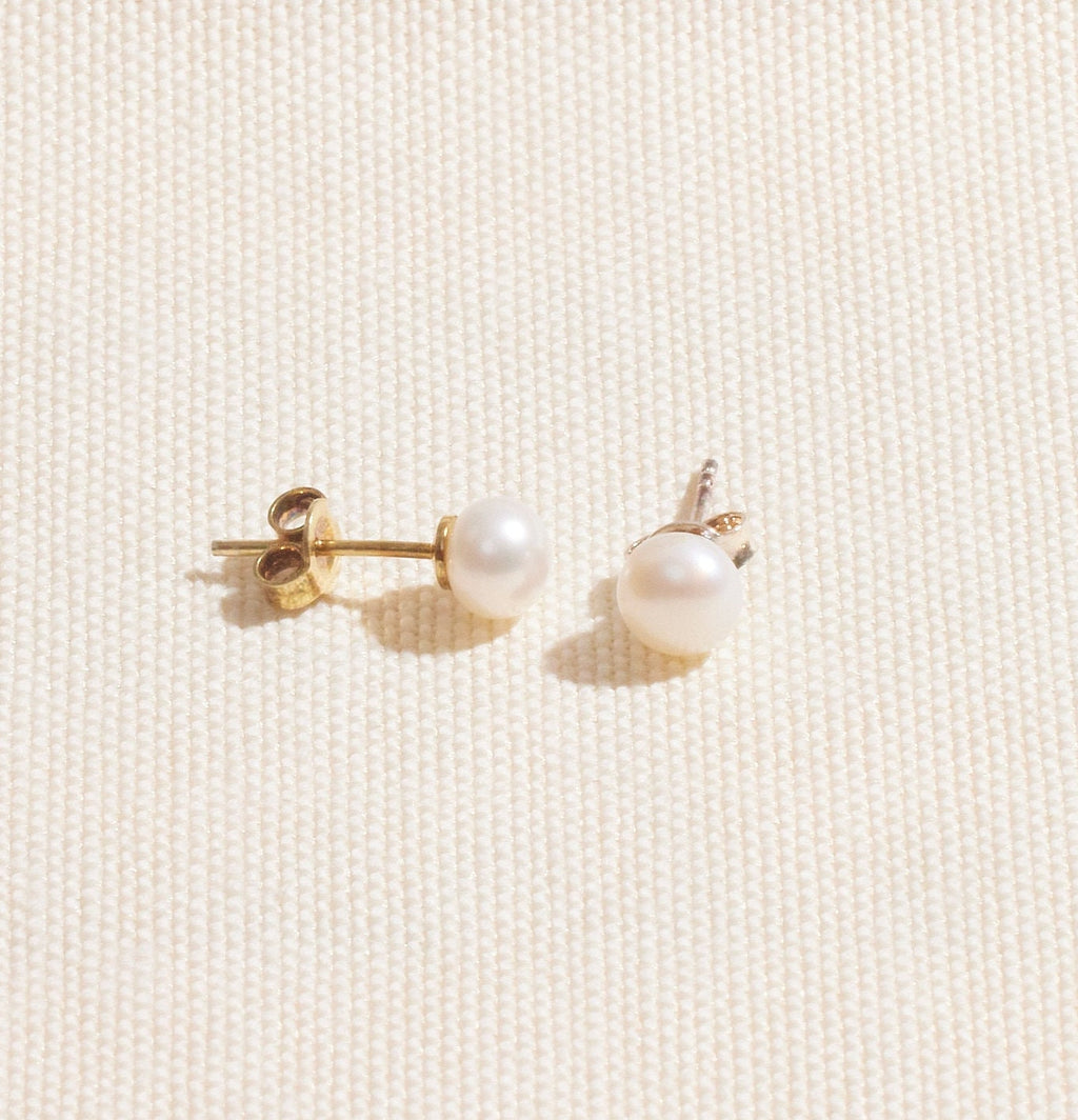Elegant Gems Pearl Stud Earrings - Timeless Elegance for Every Occasion