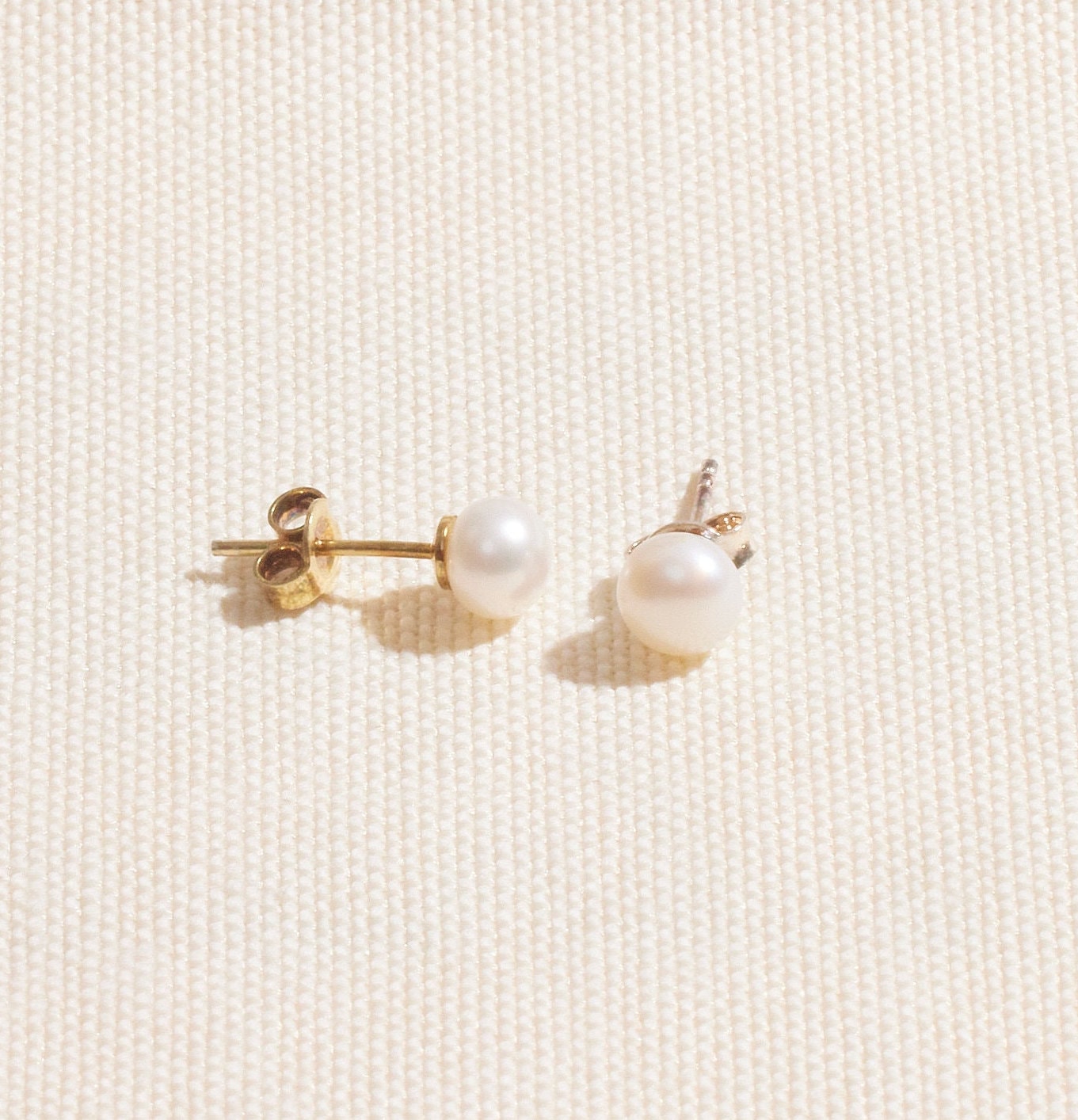 Elegant Gems Pearl Stud Earrings - Timeless Elegance for Every Occasion