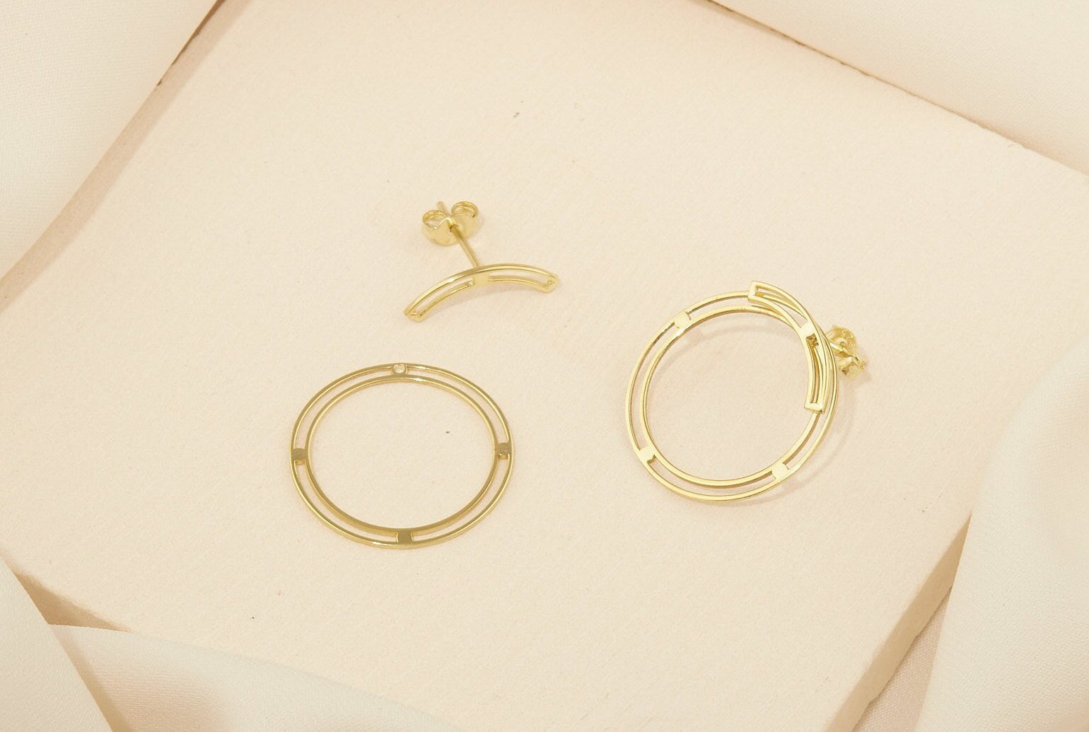 Radiant Glow Round Ear Jacket Earrings - Dazzling Design for Effortless Elegance