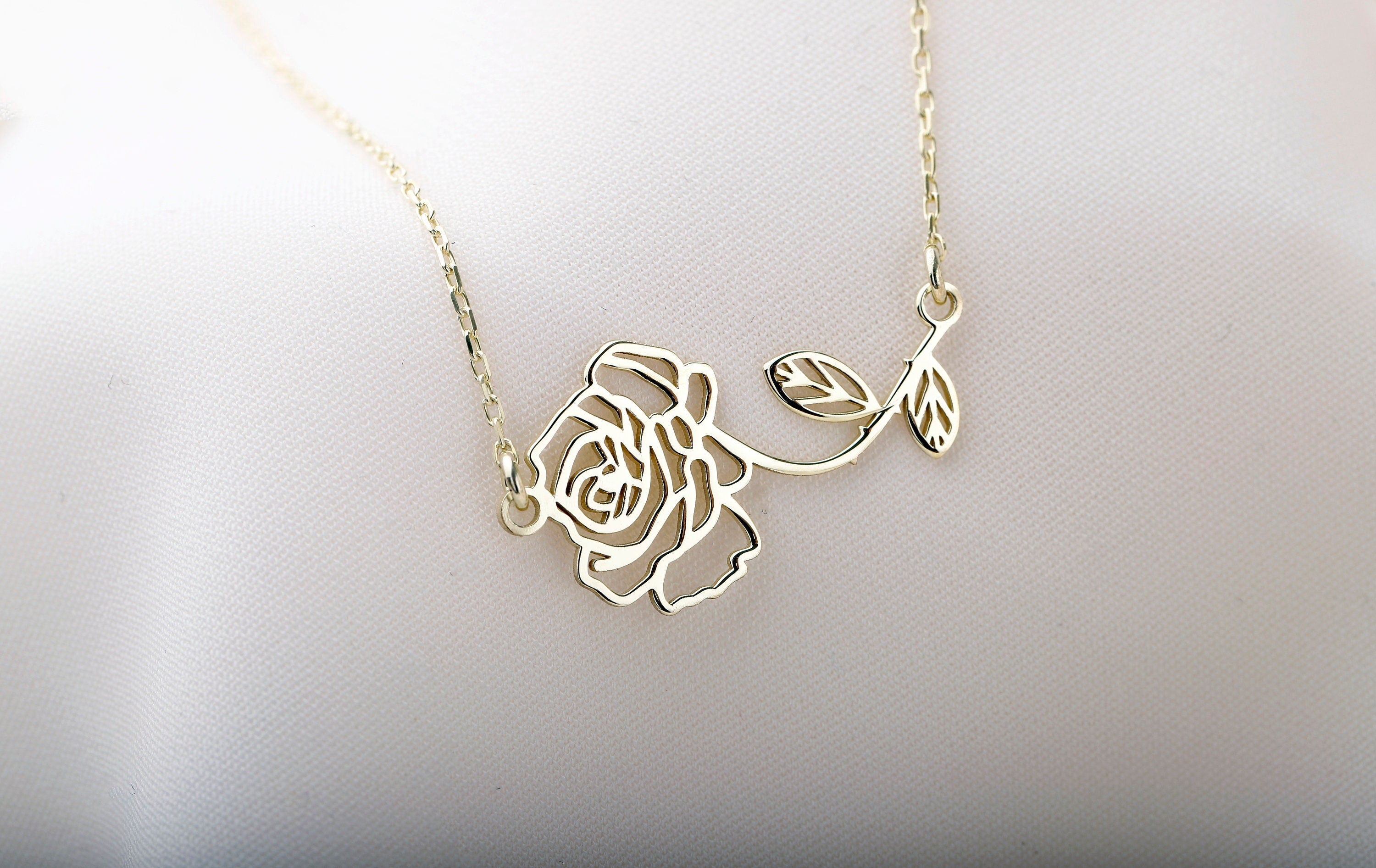 Bloom & Blossom Custom Birthflower Necklace | Personalized Floral Jewelry for Moms | Dainty Gift for Women