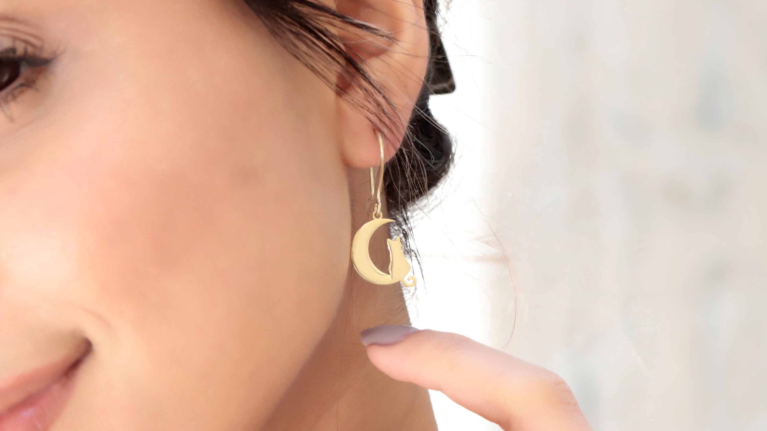 Lunar Cat Dangle Earrings – Enchanting Moonlit Design for Cat Lovers