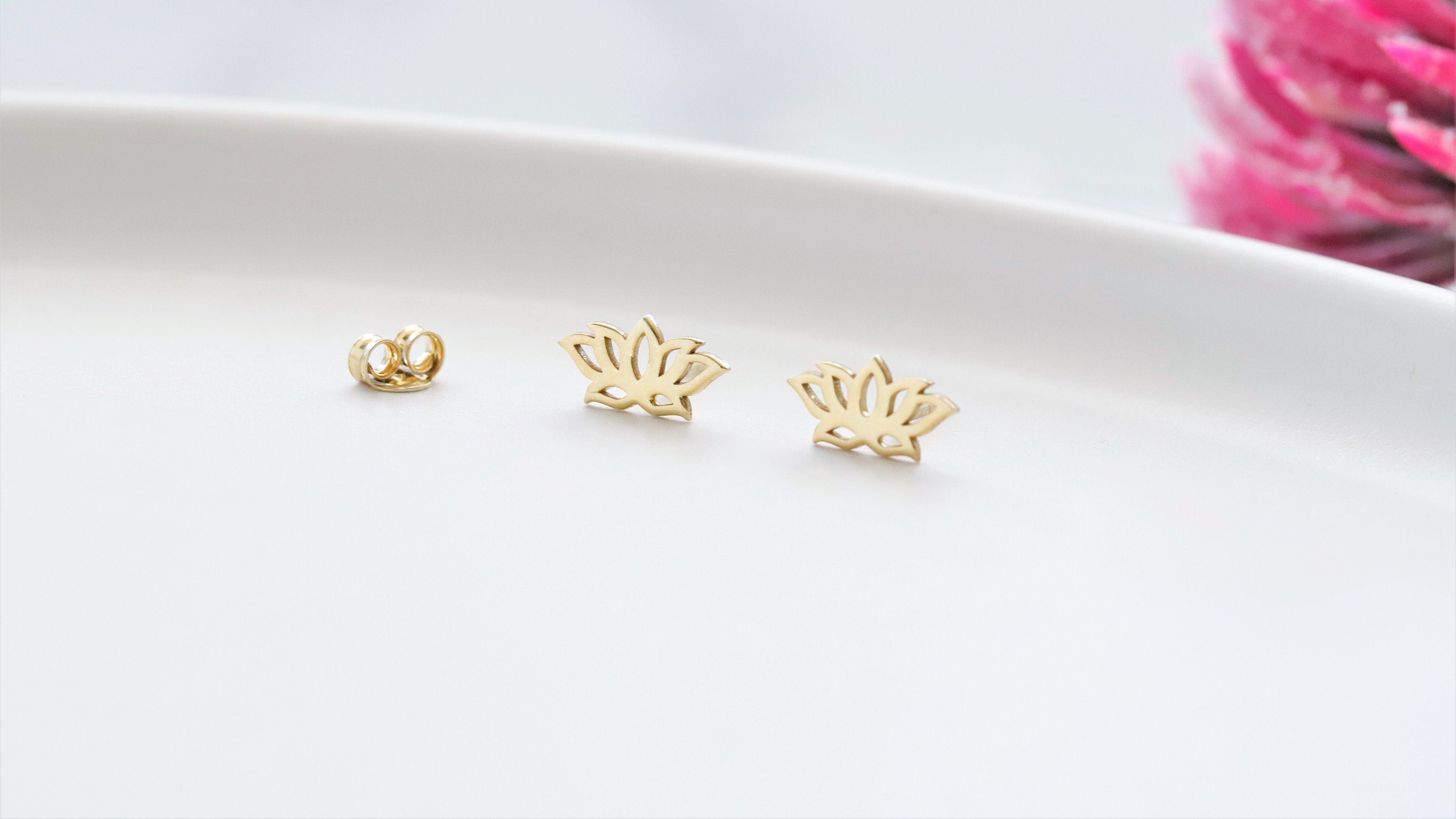 Lotus Bloom Stud Earrings - Illuminate Your Style with Elegant Floral Design