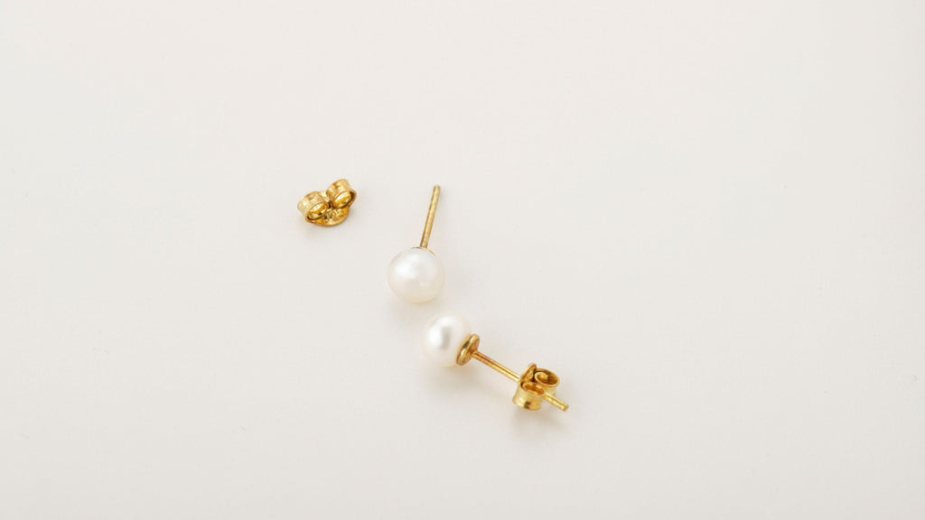 Elegant Gems Pearl Stud Earrings - Timeless Elegance for Every Occasion