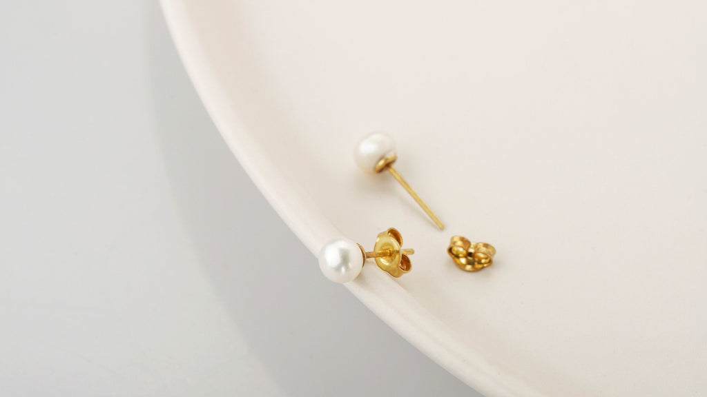 Elegant Gems Pearl Stud Earrings - Timeless Elegance for Every Occasion