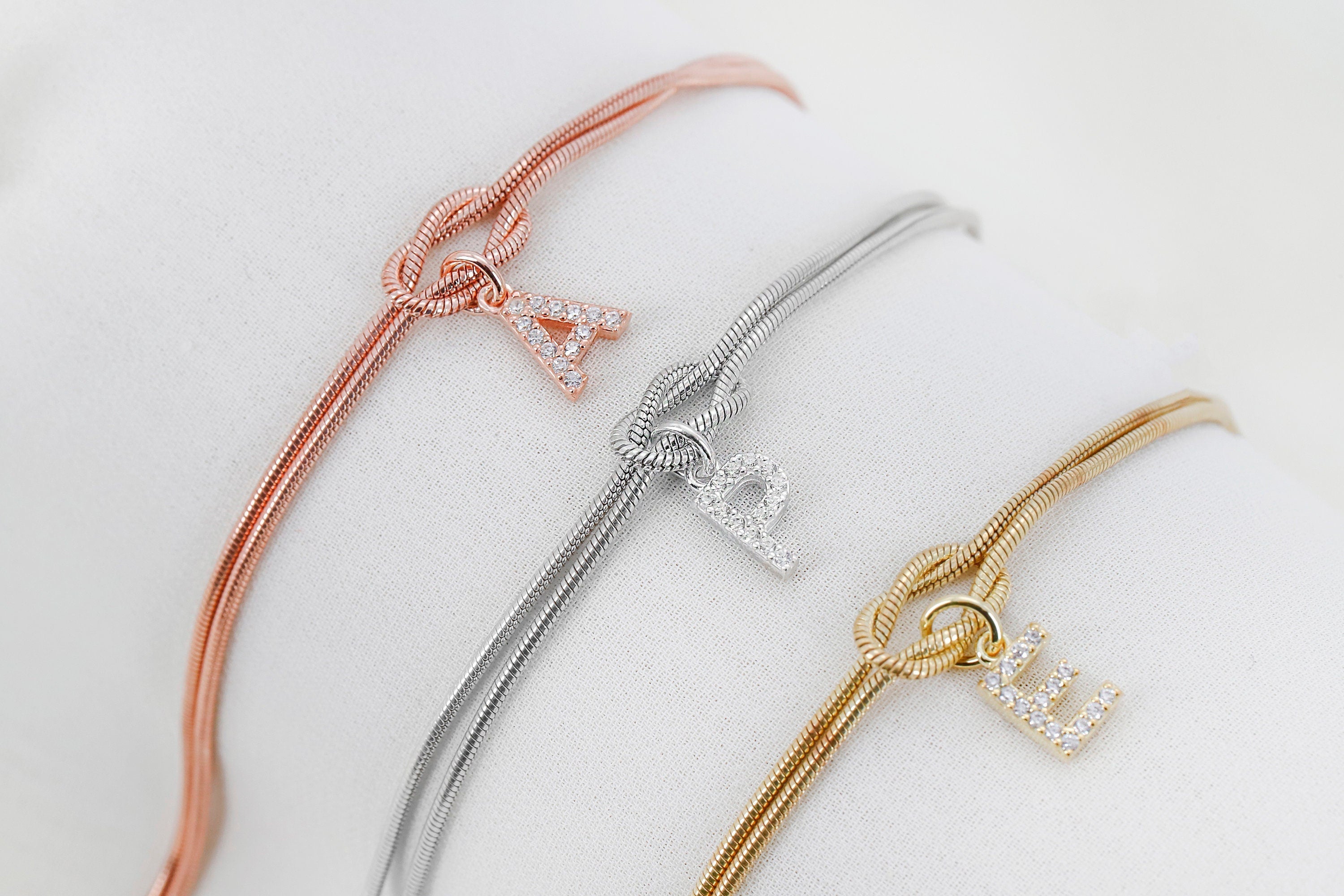 Knot Bracelet – Dazzling CZ Diamond Elegance