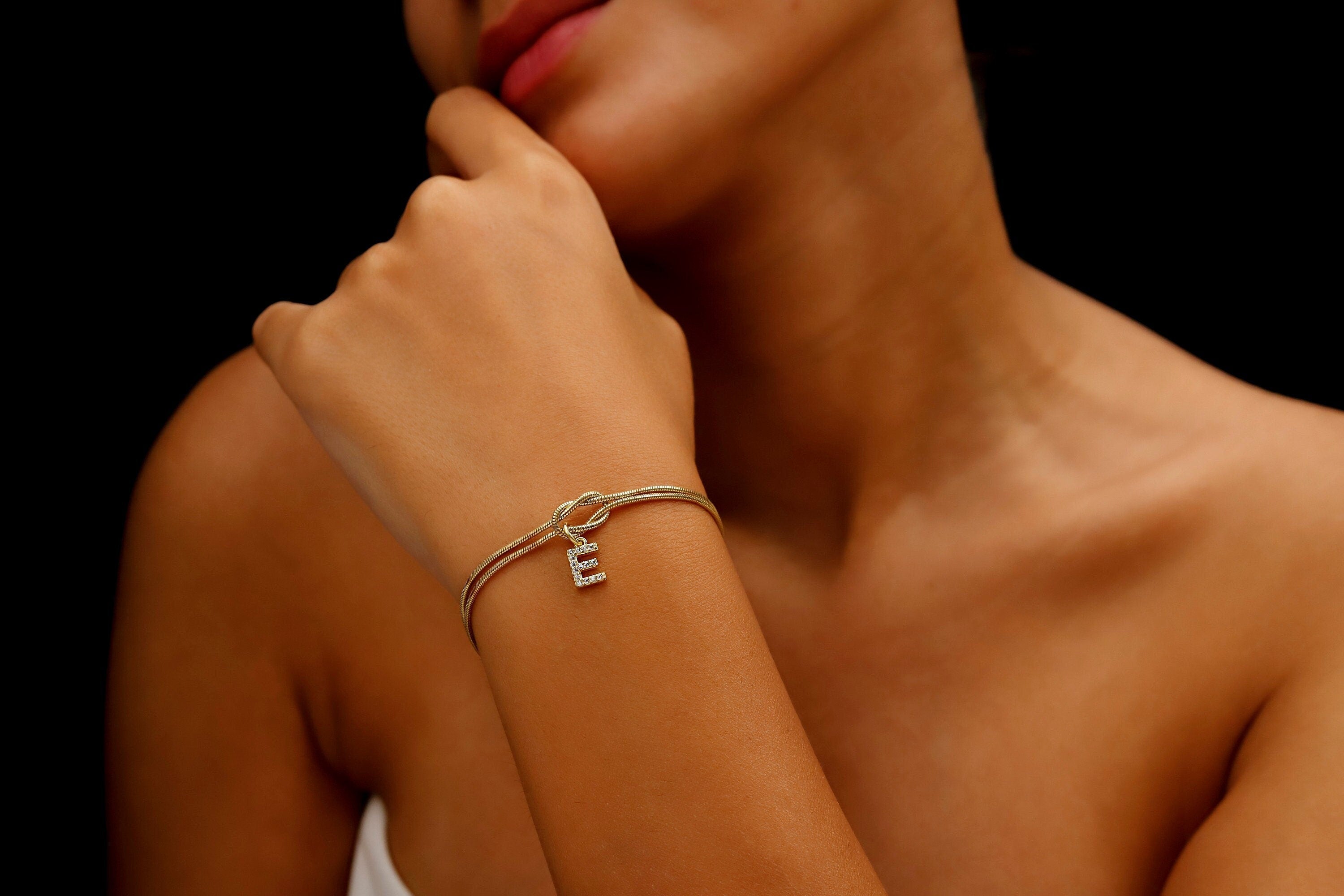 Knot Bracelet – Dazzling CZ Diamond Elegance