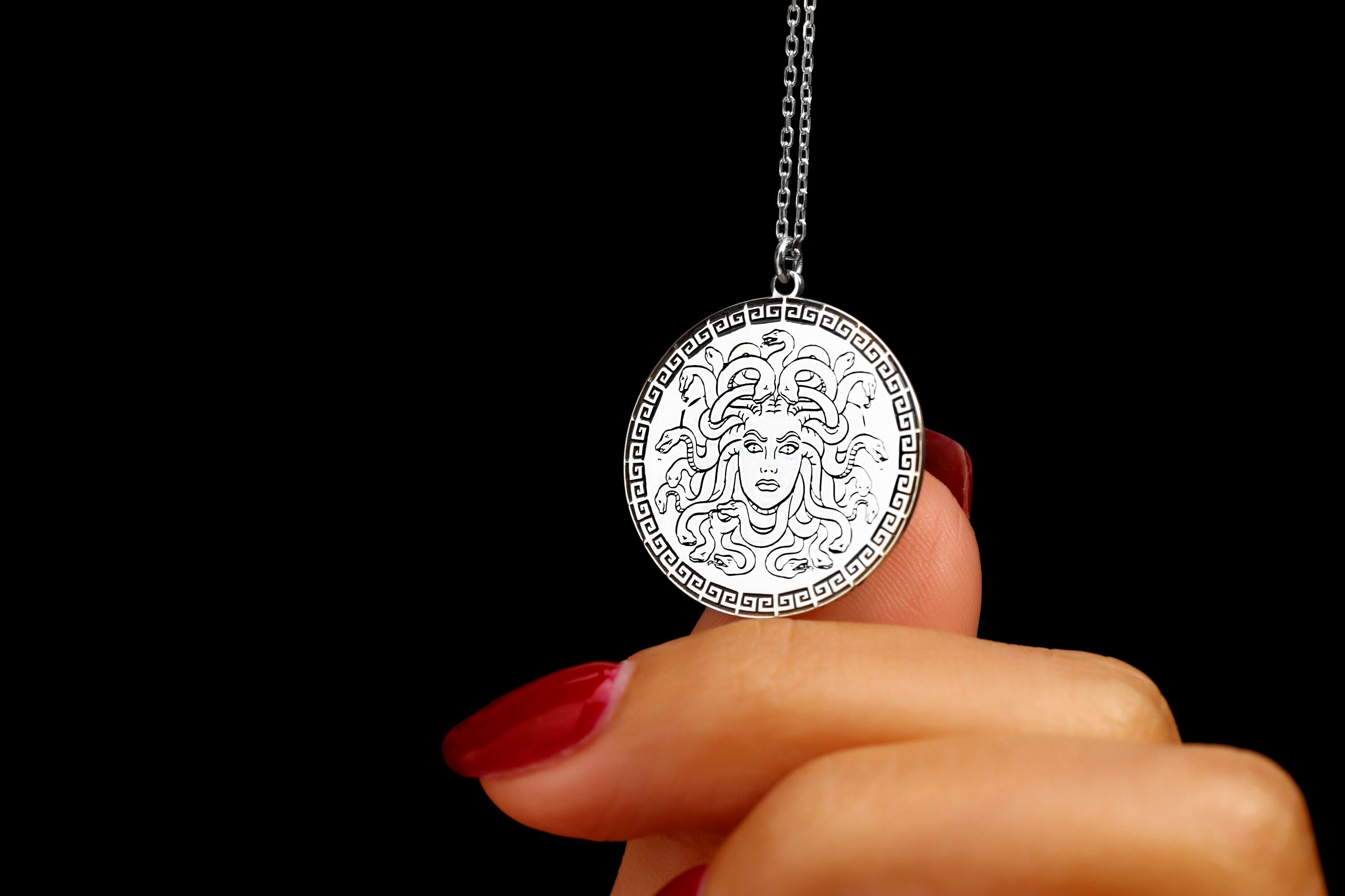 Medusa's Charm Necklace - Enchanting Mythology Design to Inspire Confidence