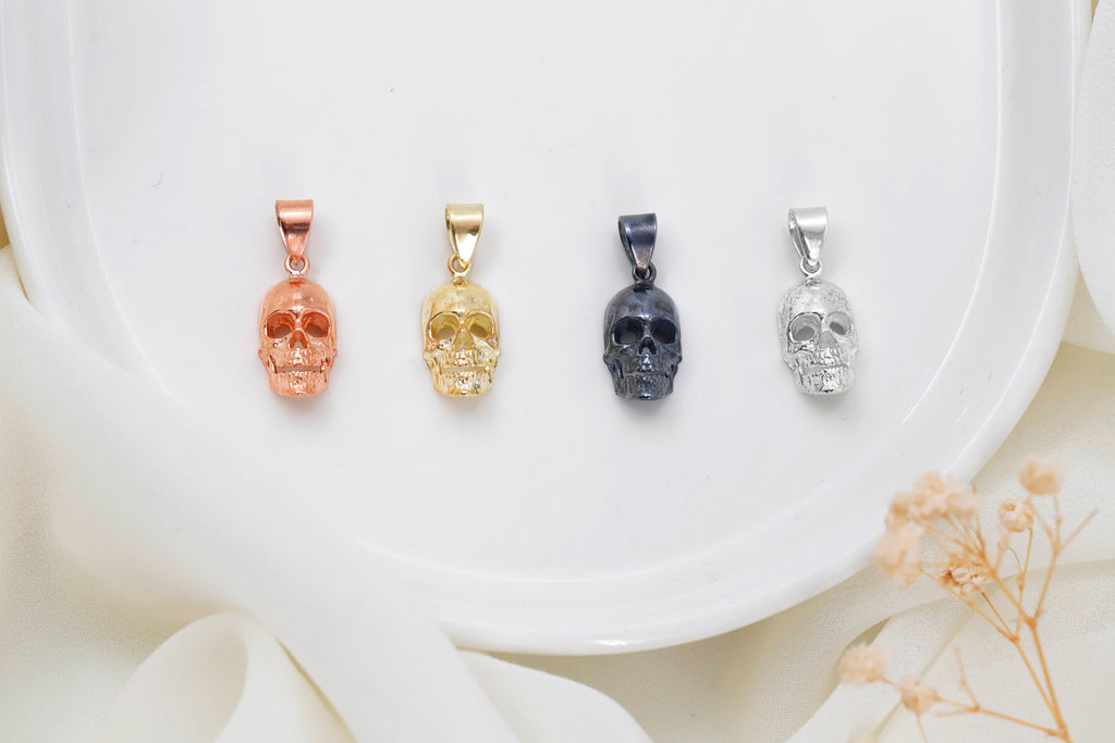 Skull Charm Necklace - Daring Statement Piece with Unique Design