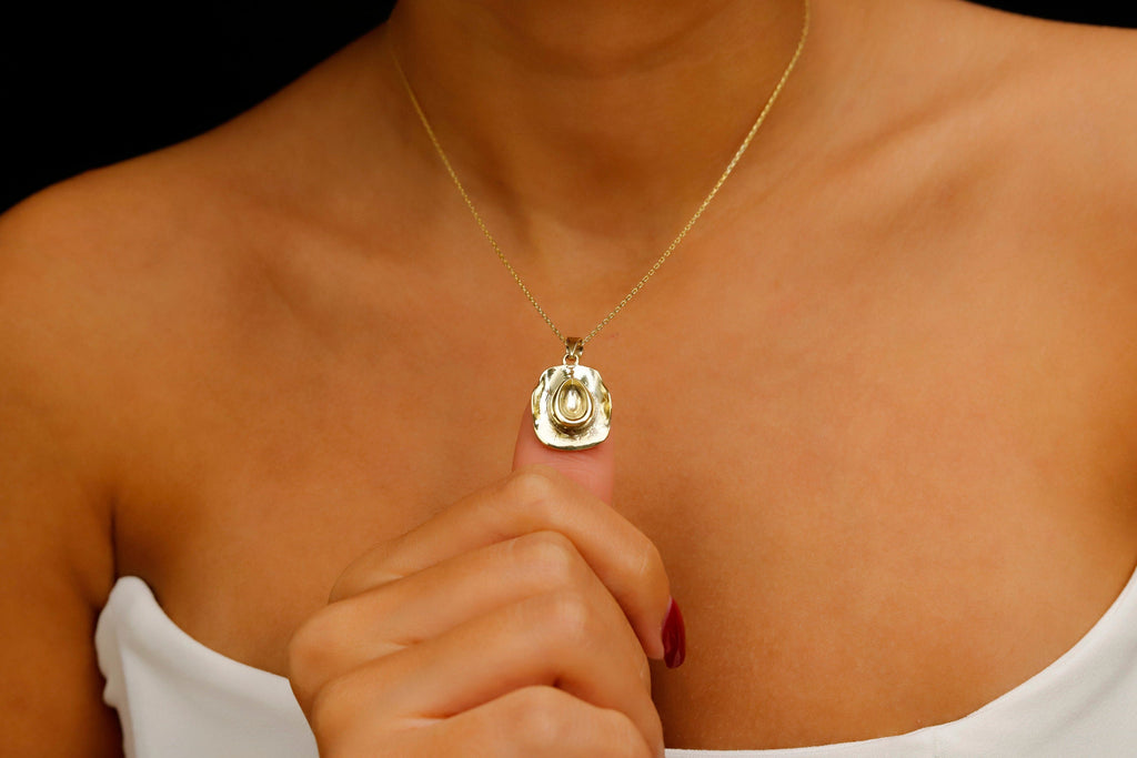 Cowboy & Cowgirl Hat Necklace - Dazzling Western Charm for Bold Style