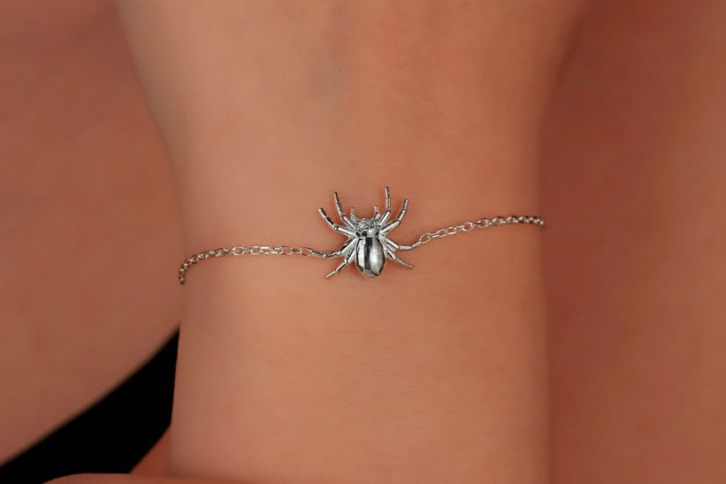 Gothic Charm Realistic 3D Spider Bracelet in 14K Gold & Silver | Unique Creepy Jewelry for Spooky Season