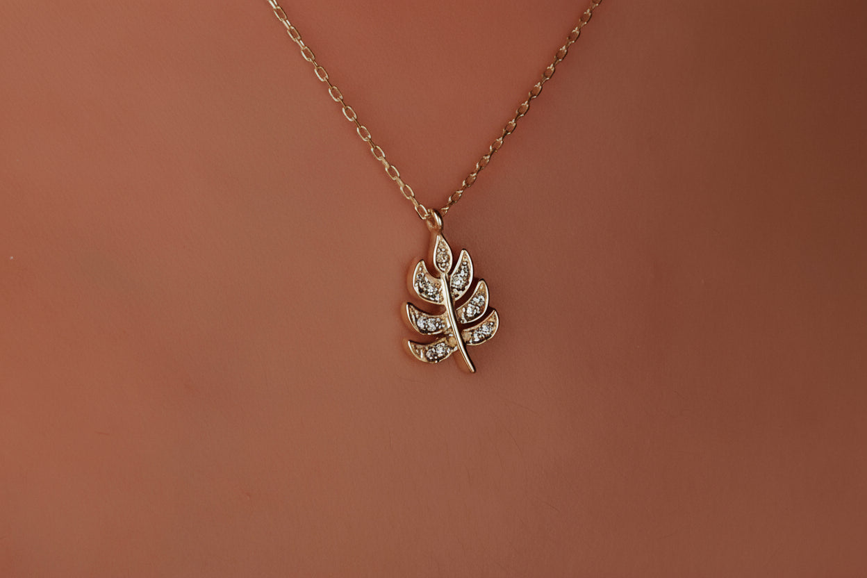 Radiant Jewel Diamond Leaf Pendant Necklace – Exquisite Monstera Leaf Design, Perfect Tropical Charm for Every Occasion