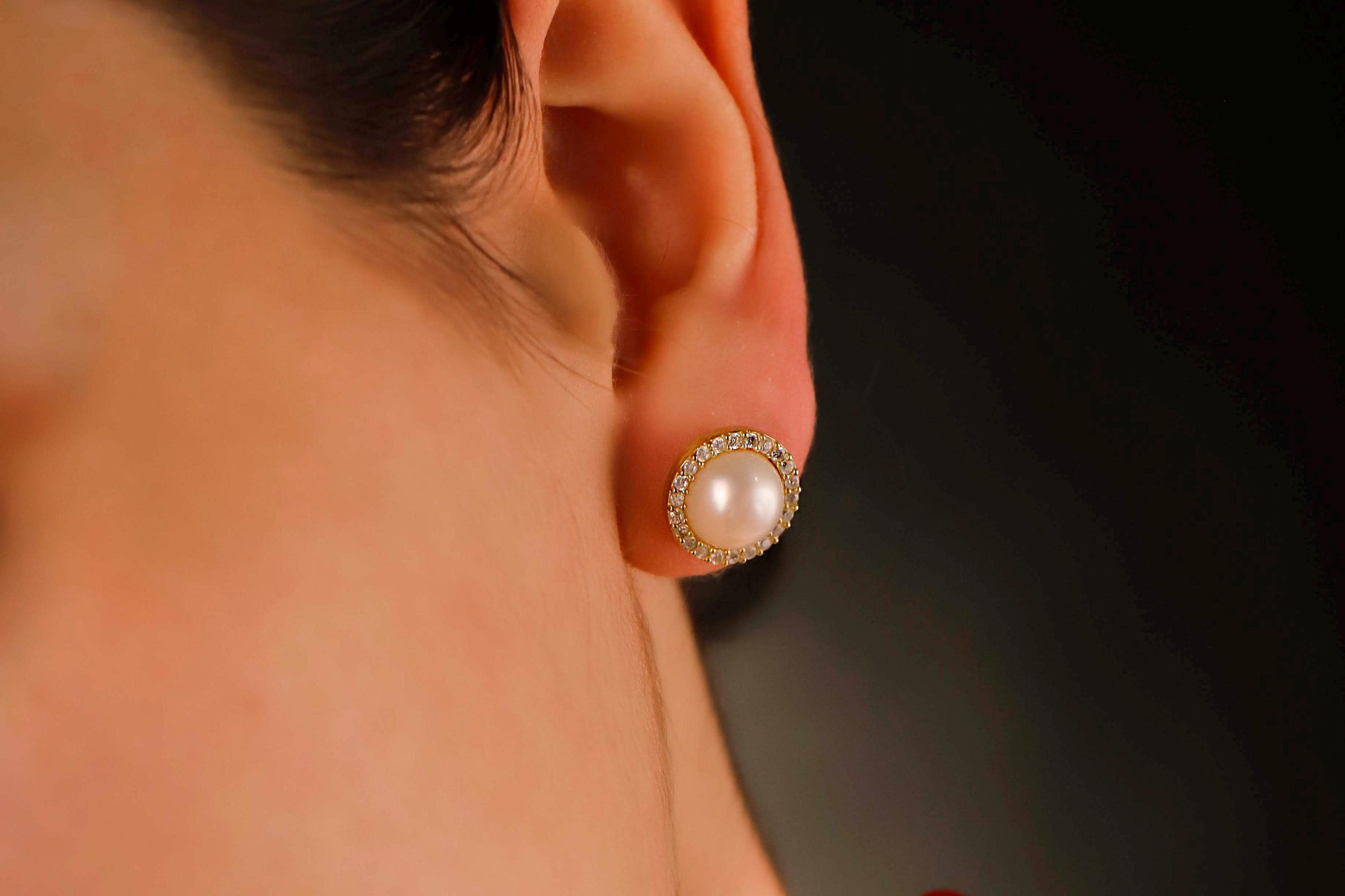 Elegant Sparkle Pave Earrings - Stunning Silver Pearl & Cubic Zirconia Studs