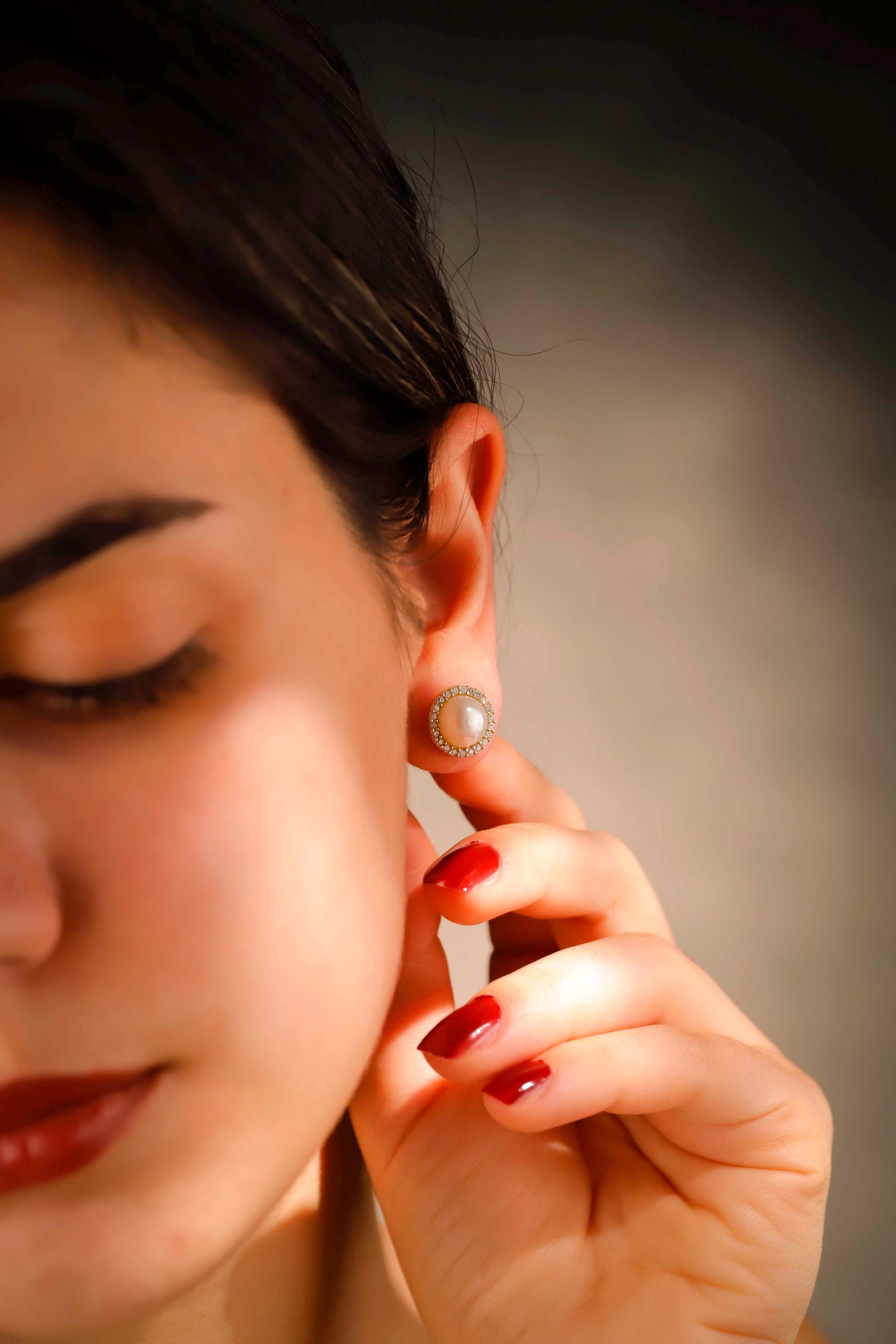 Elegant Sparkle Pave Earrings - Stunning Silver Pearl & Cubic Zirconia Studs